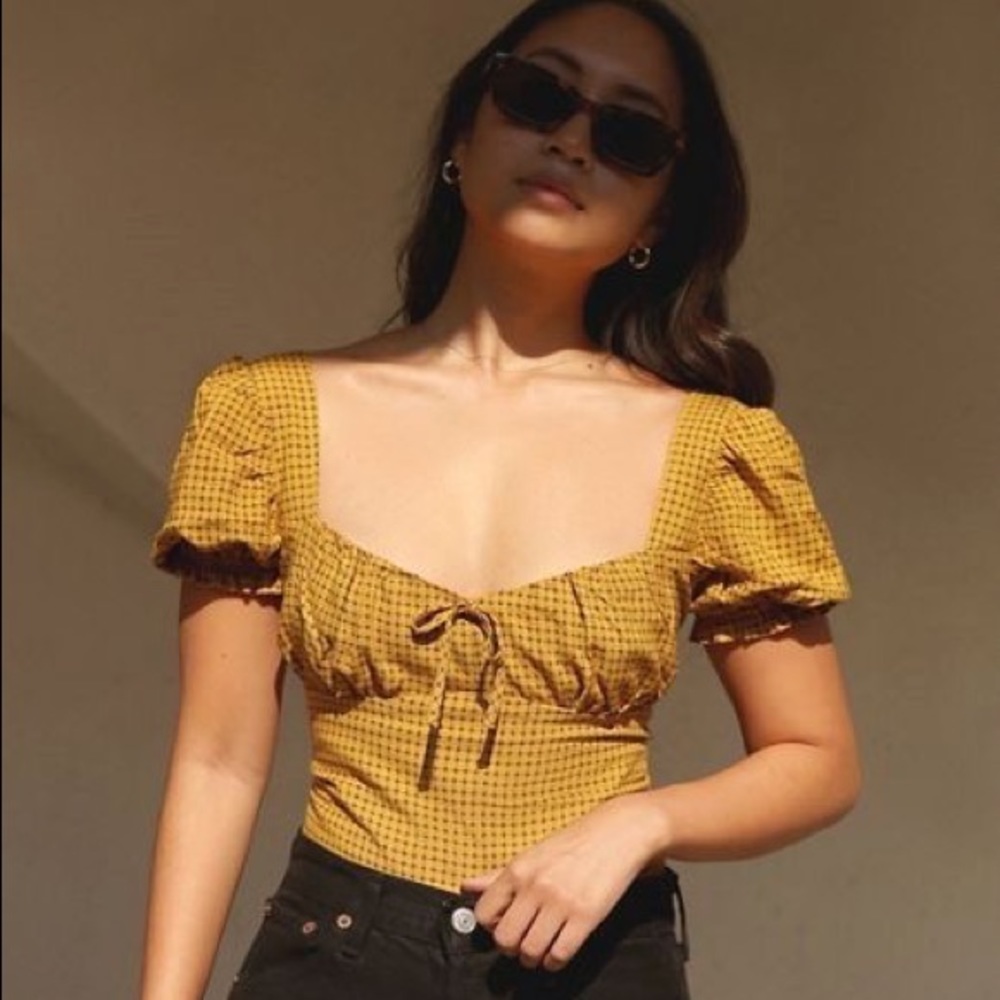 URBAN OUTFITTERS cropped sweetheart top